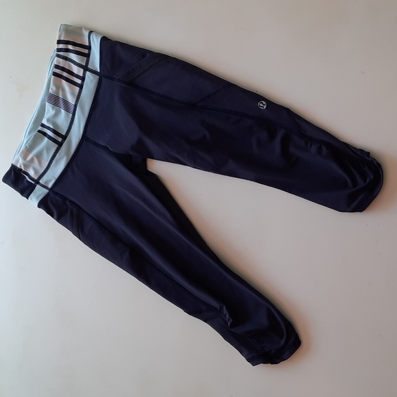 Lululemon navy blue capri leggings size 4 - Picture 1 of 10